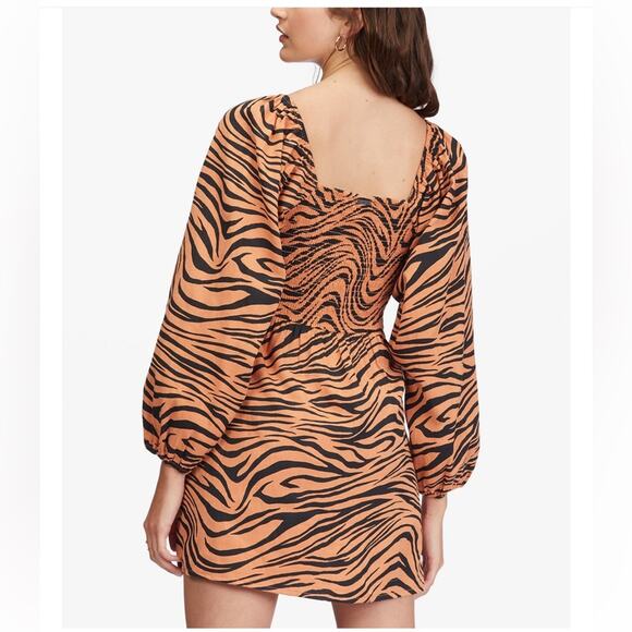 NWT Billabong Dress Animal Print Mini Long Sleeves Smocked Womens M $60 - Picture 2 of 4